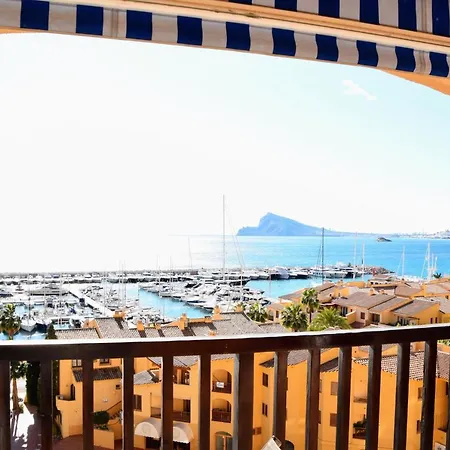 Sunny Escape By The Sea & Yacht Club 아파트 *